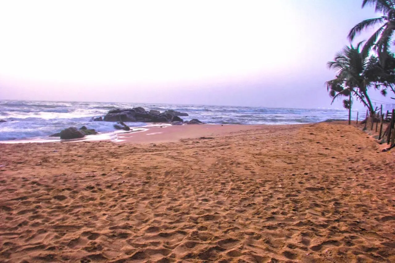 Ranveli Beach Resort Dehiwala-Mount Lavinia 3*,